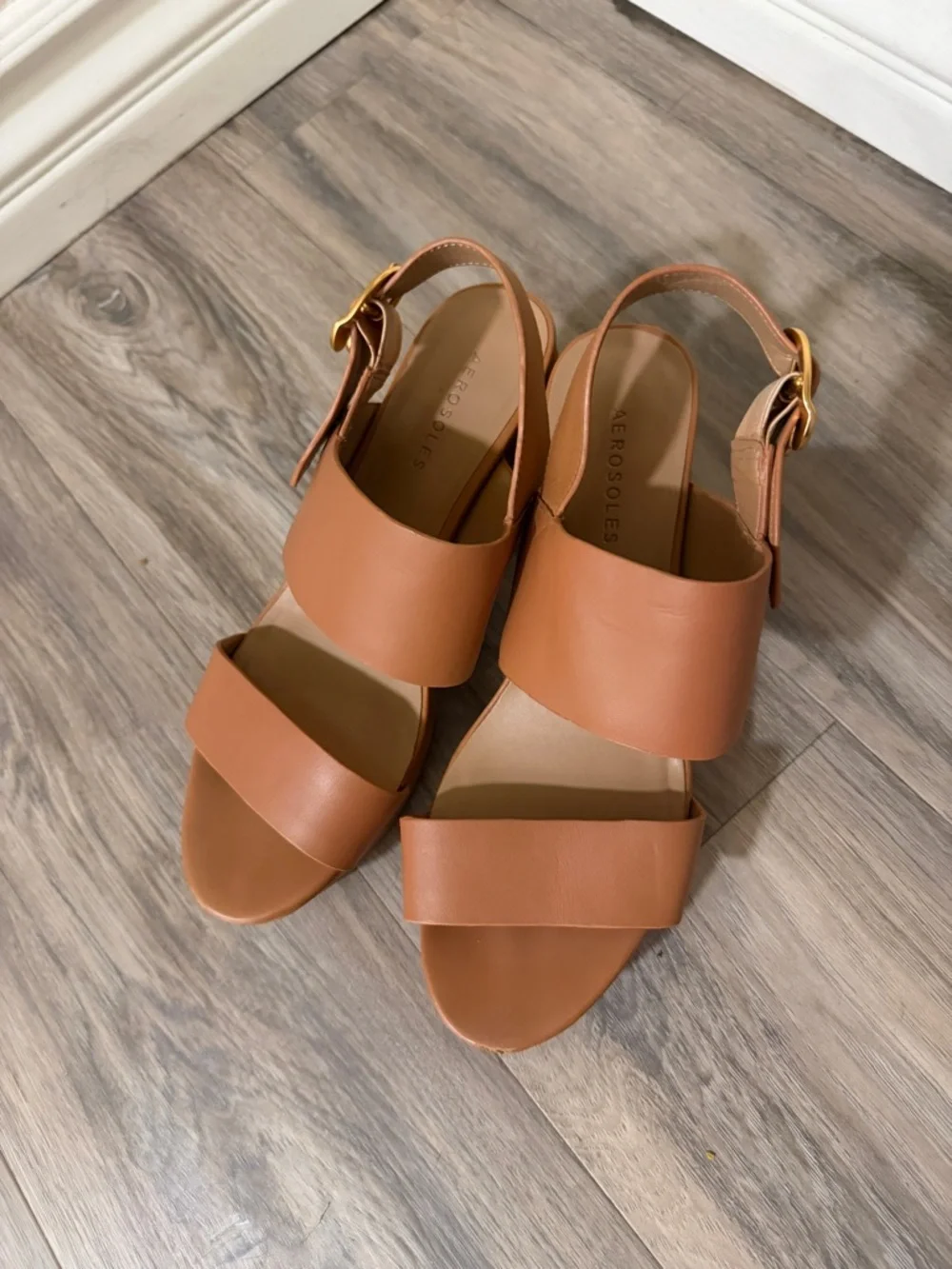AEROSOLES “Camera” Platform Heel Sandals with Slingback Gold Buckle Detail - Picture 3 of 4